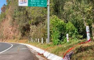 Nadie lo pudo identificar y autoridades presumen que lo aventaron durante la noche desde algún vehículo