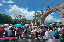 Vecinos de la colonia Citlalmina cerraron la carretera federal México-Puebla para exigir una solución al desabasto de agua potable que afecta a la comunidad.