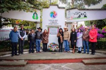 La ceremonia incluyó la presentación de testimonios de artesanos y habitantes que han vivido de cerca la transformación del pueblo en estos nueve años.