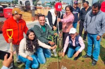 La meta fue la plantación de jacarandas y acacias en más de mil 400 metros lineales