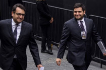 Un juez federal otorga suspensión a Andrés Manuel López Beltrán y Gonzalo López Beltrán para protegerlos de posibles detenciones, mientras otros implicados enfrentan órdenes de aprehensión.