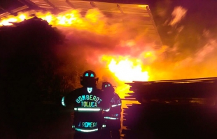 Apoya Bomberos de Toluca para sofocar incendio de aserradero en Tenango del Valle