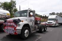 Carretera federal con presencia de transportistas durante una protesta registrada en el país.