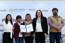 Autoridades federales, estatales y municipales encabezaron la entrega de escrituras y finiquitos de créditos del FOVISSSTE en Chalco.