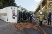 #Video: ¡Brutal! Chocan tractocamiones en la México-Toluca