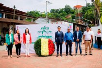 Al término de la ceremonia, el presidente Municipal y su Gabinete de Gobierno, encabezaron una guardia de honor y colocaron un arreglo floral, a los Niños Héroes