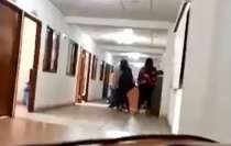Otras personas en el lugar tuvieron que intervenir para evitar que las regidoras se liaran a golpes