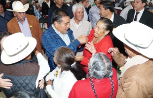 Almoloya de Juárez festeja a más de mil 500 abuelitos