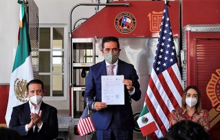 Llega a San Mateo Atenco camión de Bomberos texano