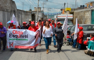 Reconoce Olga Esquivel el trabajo de las jefas de familia