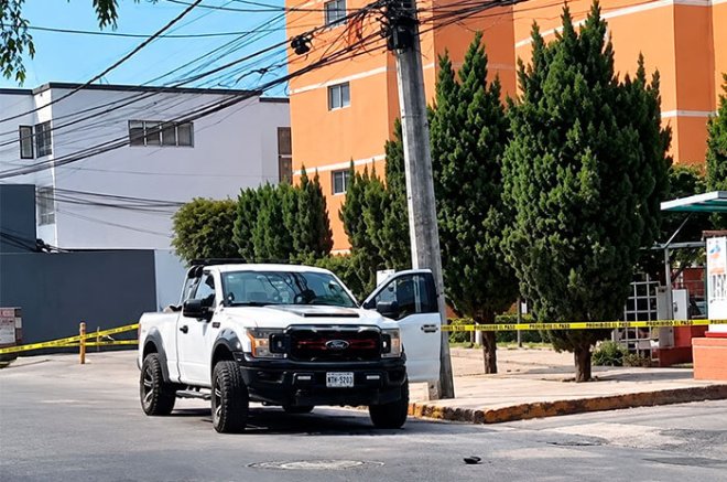 Autoridades acordonaron la zona de la colonia Zacuauhtitla, en Coacalco, donde un padre y su hija de 13 años fueron atacados a balazos.