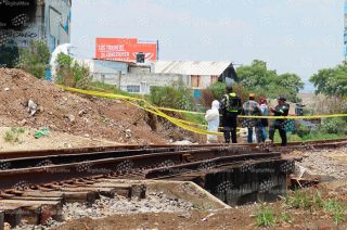 Autoridades investigan un posible homicidio tras una riña; la Fiscalía del Estado de México inició diligencias y trasladó el cuerpo al Servicio Médico Forense.