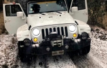 Grupo armado despoja a familia de Jeep en #ValledeBravo