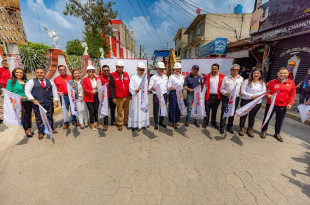 David Sánchez, presidente de Coacalco, dio el banderazo de inicio a la obra de repavimentación en la calle Independencia del pueblo de San Lorenzo Tetlixtac.