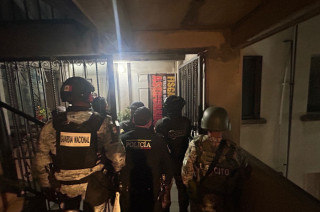 Autoridades durante los operativos de la Operación “Restitución”