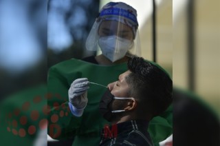 Este incremento coincide con el temporal de lluvias, y los expertos advierten que el país se enfrenta a la segunda ola de contagios en 2024.