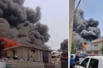 Los vecinos alertaron a los bomberos al notar las llamas que podrían alcanzar sus hogares.