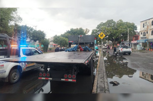 Vehículo con el que fueron arrollados los dos menores en la colonia Jardines de Cerro Gordo.
