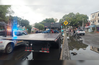 Vehículo con el que fueron arrollados los dos menores en la colonia Jardines de Cerro Gordo.