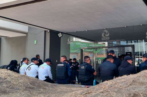 Ambos municipios defienden su actuación mientras la Fiscalía determinará la situación jurídica de los oficiales.