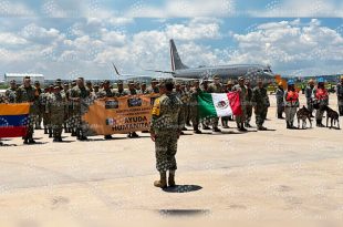 Dos aeronaves de la Fuerza Aérea Mexicana partieron desde Santa Lucía con personal especializado para apoyar las labores de rescate y atención a la población afectada.