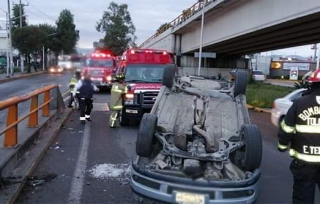 #Toluca: mañana accidentada deja volcadura y choque