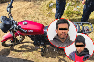 Posteriormente, conforme a protocolo, los elementos realizaron una inspección preventiva, en la que localizaron un arma de fuego. Al lugar arribó la denunciante, quien reconoció plenamente a sus posibles agresores.