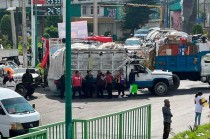 El bloqueo en el límite entre Chimalhuacán y Nezahualcóyotl ha paralizado la circulación en la zona