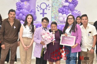 Durante la ceremonia de entrega de galardones, la presidenta municipal lanzó un enérgico llamado para erradicar la violencia de género digital en el municipio.
