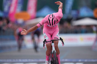 El ciclista expresó confianza y compromiso para seguir luchando por la victoria final.