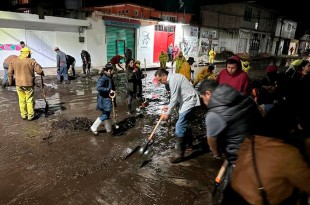 Precisó que seis viviendas de la cabecera municipal resultaron afectadas por el lodo volcánico que descendió hacia la zona poblada.