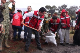 El presidente municipal, junto con las autoridades, también dio banderazo de inicio a los trabajos de la brigada Zunthi