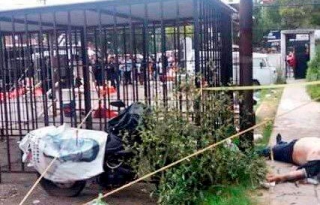 Ejecutan a dos hombres que vendían micheladas, en tianguis de Coacalco