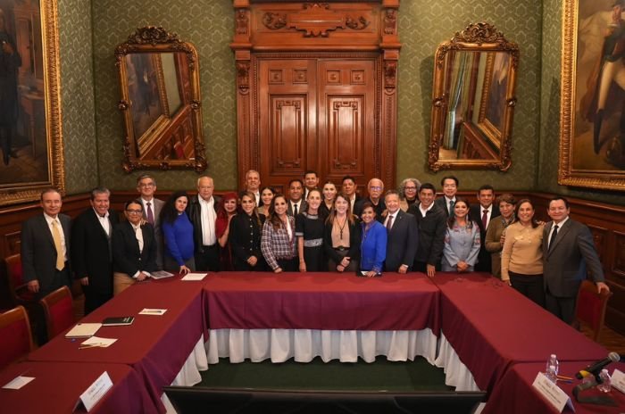 Delfina Gómez y Claudia Sheinbaum encabezaron una reunión de trabajo para revisar los avances del IMSS-Bienestar.