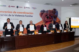 El titular del PJEdoméx presentó al oso Lares, un mensajero del #JuzgadoNaranja