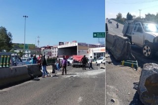 Uno de los vehículos perdió una llanta, la cual impactó contra un autobús de pasajeros que circulaba en los carriles de baja velocidad.