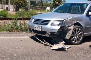 Los vehículos permanecieron obstruyendo uno de los carriles y los encargados de la autopista colocaron conos cerrando un carril más