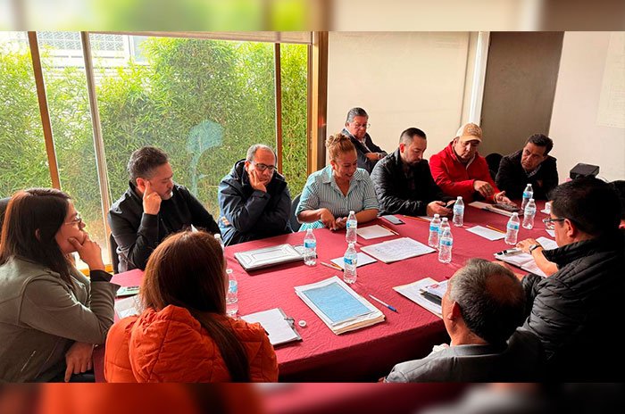 Representantes de autoridades estatales, municipales y delegados de San Diego La Huerta analizaron alternativas para definir el predio destinado al Bachillerato Margarita Maza.