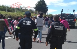 Bloquean autopista #Tenango-Ixtapan por asesinato de jovencita