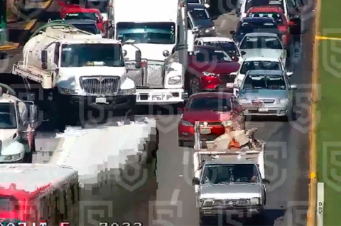 Video: Choque entre camión y tráiler en Las Torres, Metepec; usa vías alternas