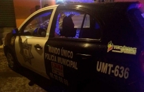 Policías intentan frustrar asalto y delincuentes los balean, en Tecámac
