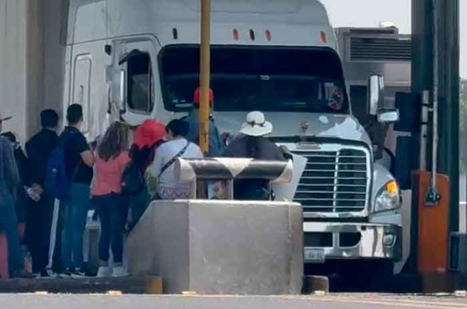 #Video: CNTE toma casetas en la México-Puebla y México-Querétaro; permiten paso libre
