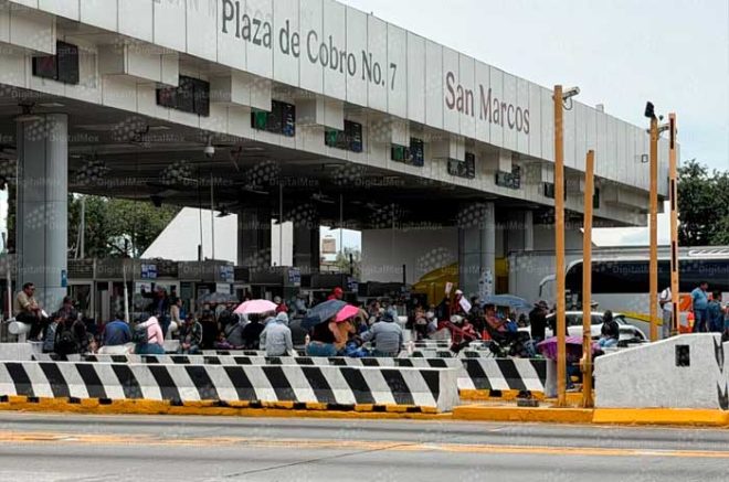 Video: CNTE levanta plumas de caseta en la México-Puebla