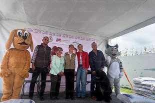 Autoridades de Mexicaltzingo y CEPANAF reconocieron la labor de cinco protectoras independientes dedicadas al rescate y cuidado de animales en situación de calle.