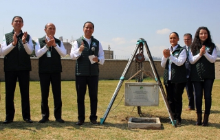 Coloca Jorge Olvera, primera piedra de nuevo edificio de la Codhem