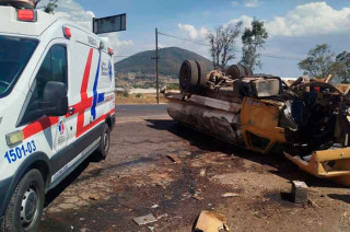 Al lugar acudieron paramédicos del SUEM, Cruz Roja y Comisión Nacional de Emergencias para brindar auxilio.