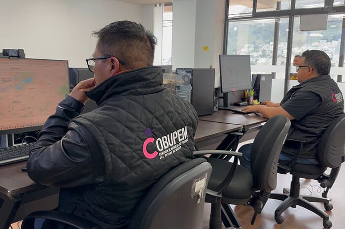 El rastreo de señales telefónicas, análisis de llamadas y sistemas geográficos forman parte de las herramientas utilizadas por la Cobupem para orientar la búsqueda de personas desaparecidas.