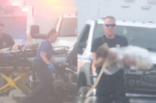 Elementos de la Guardia Costera de Estados Unidos realizan labores de rescate tras localizar la aeronave