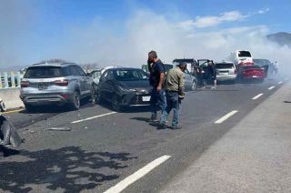 La visibilidad de los automovilistas se vio afectada debido a la quema de pastizales.