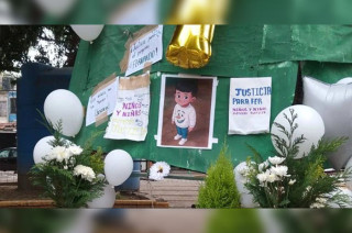 El menor es velado frente a su vivienda, en una carpa instalada en la zona alta del municipio.